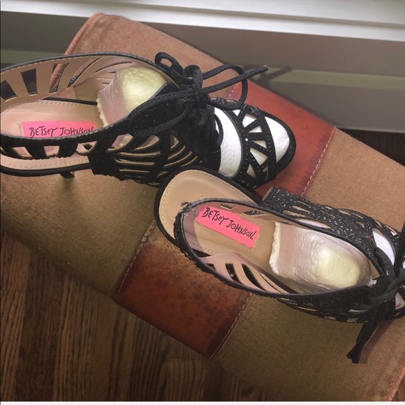 Black sexy Betty Johnson heels - Picture 5 of 5